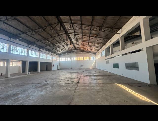 1,900M² WAREHOUSE TO LET IN WYNBERG